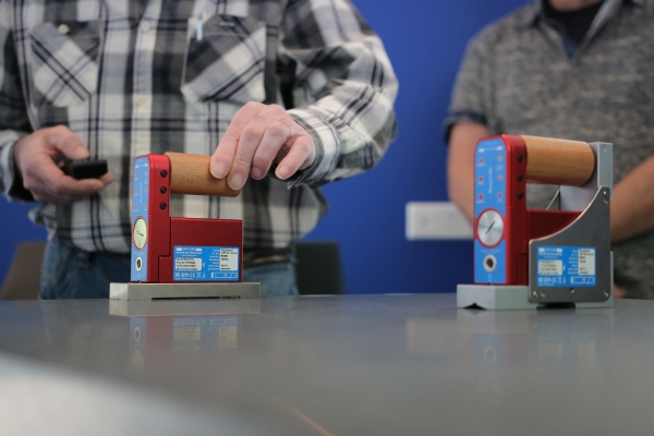 Prüfplatte in Ordnung? Wir messen nach!